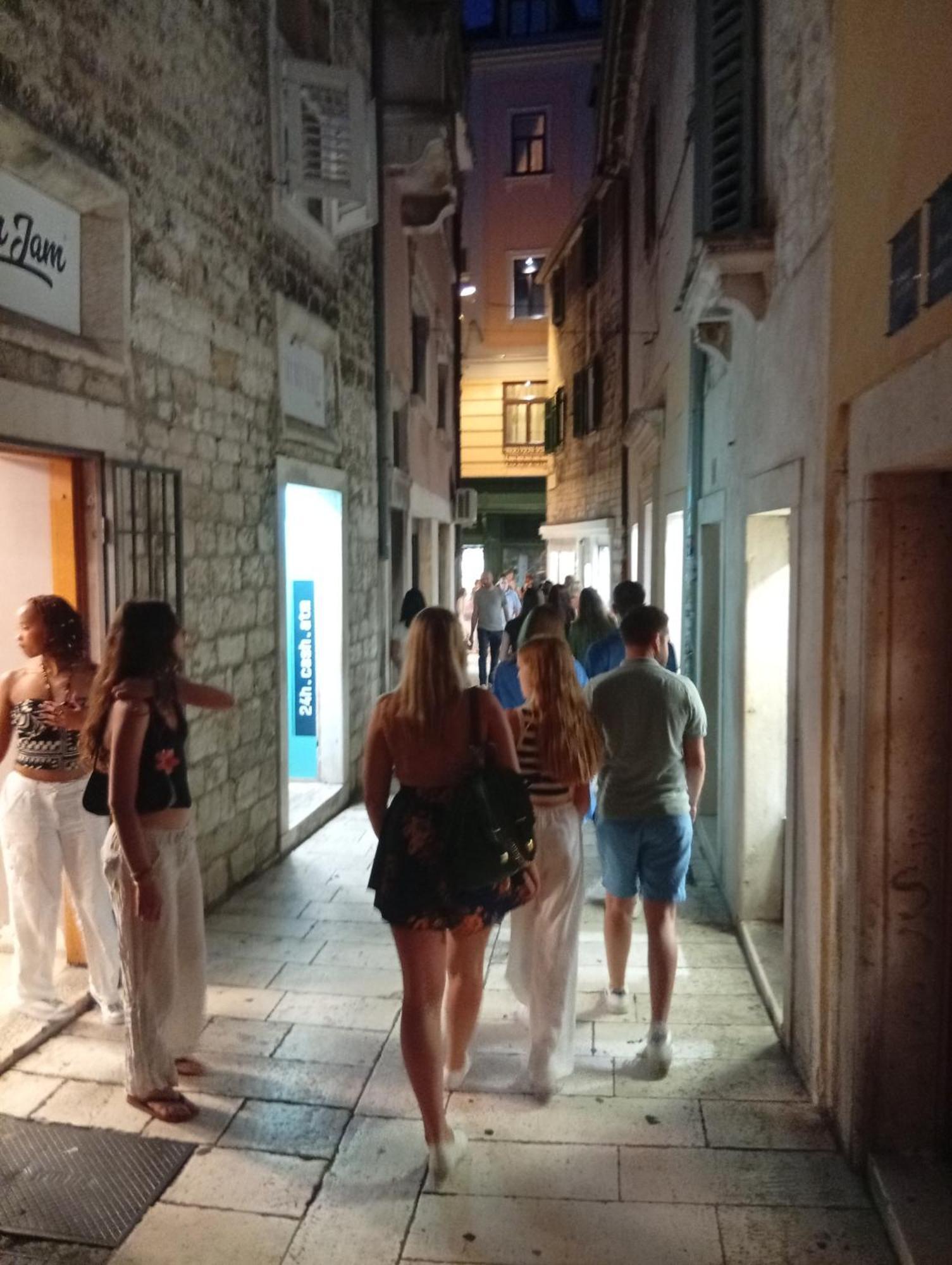 Habibi Come Tu Silver Gate Diocletians Palac Auberge de jeunesse Split