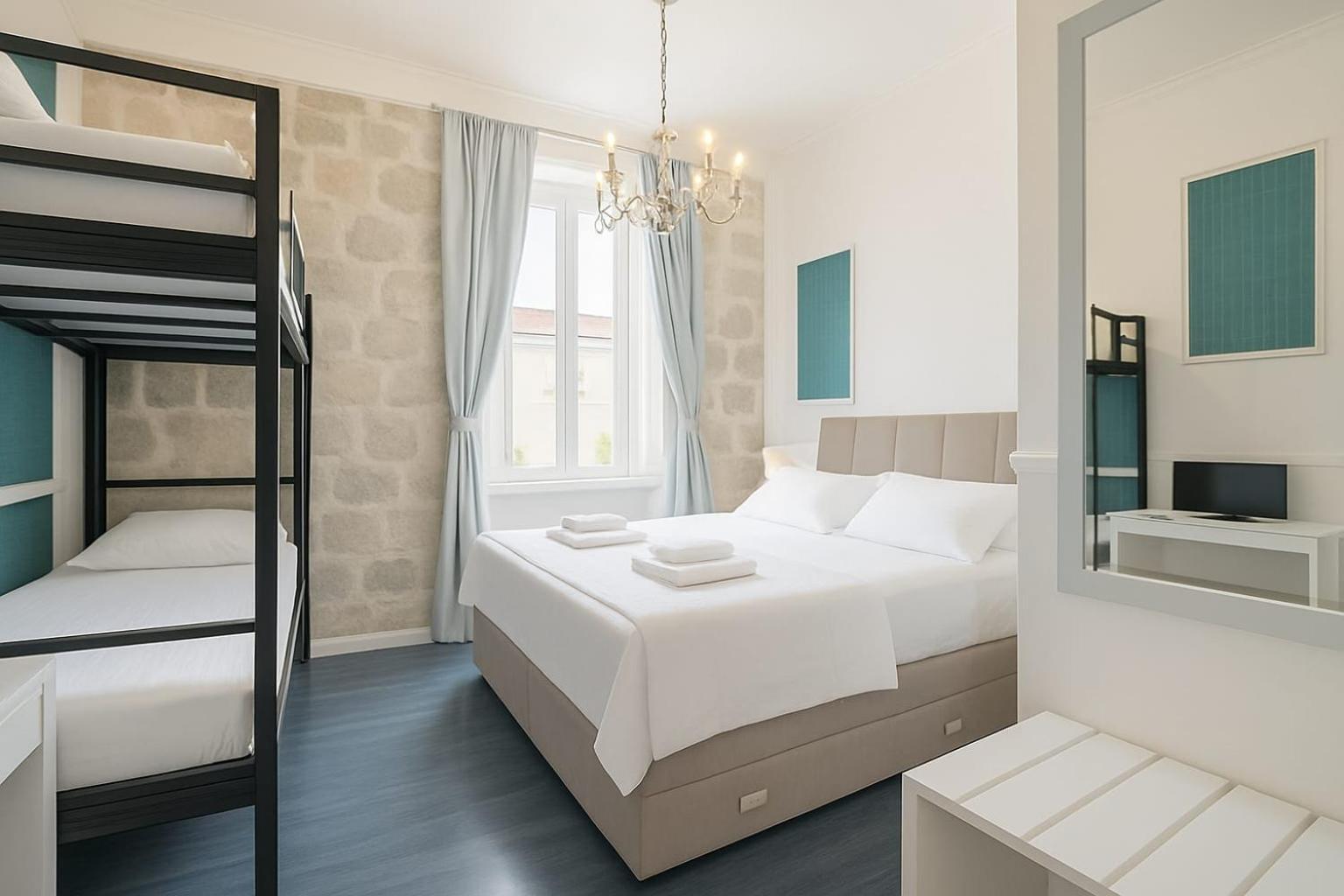 Habibi Come Tu Silver Gate Diocletians Palac Auberge de jeunesse Split